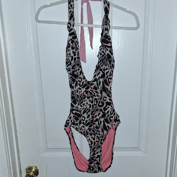 Unk Other - Unk Leopard Print One Piece Swimsuit with Pink Accents